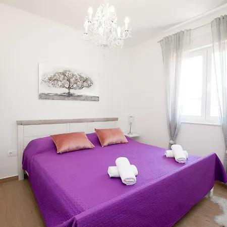 Luxury Eva *