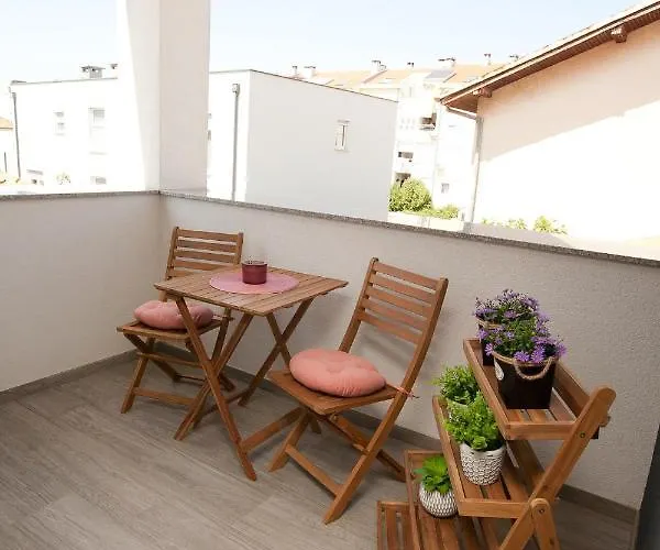 Luxury Eva זאדאר